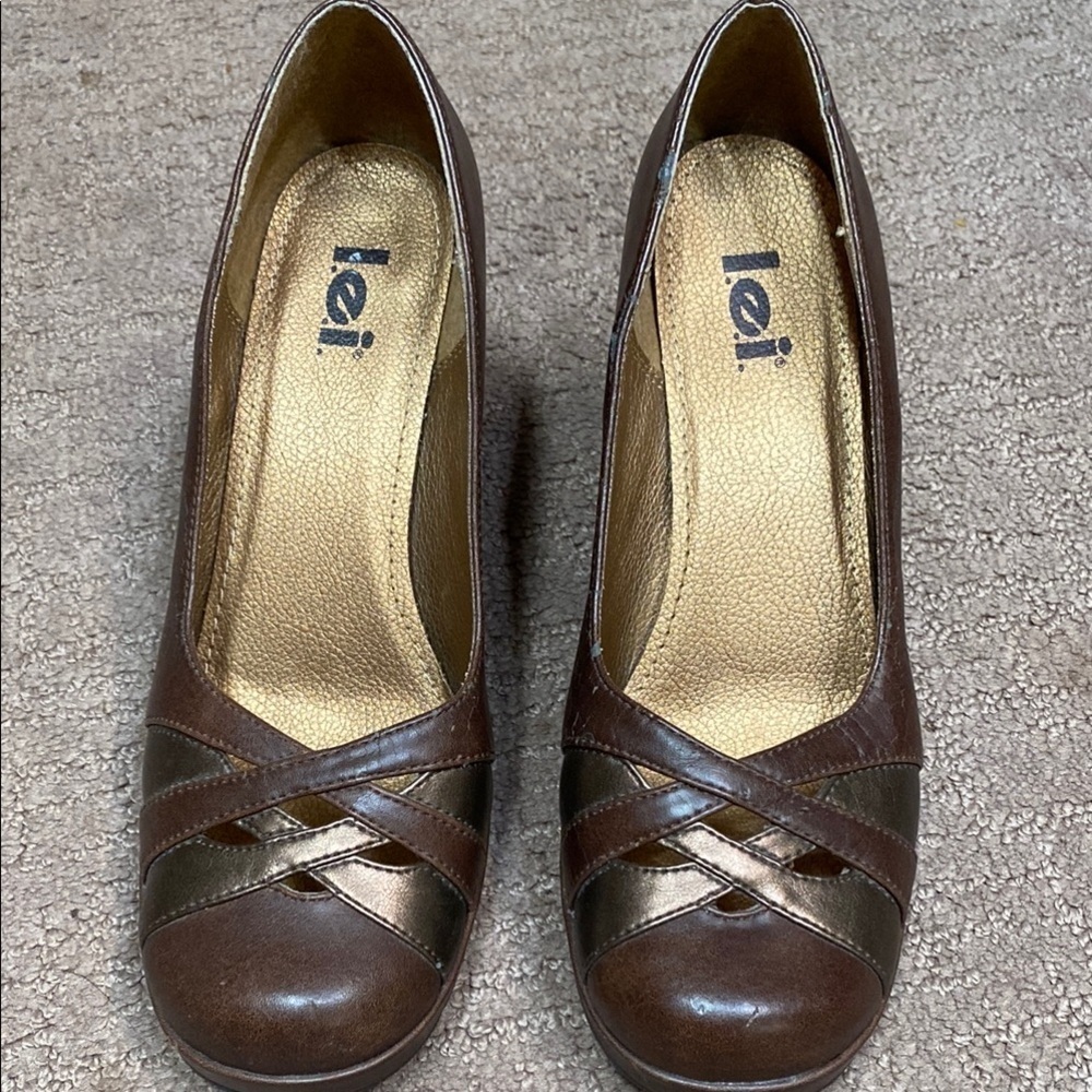 LEI Women's Brown and Gold Heels